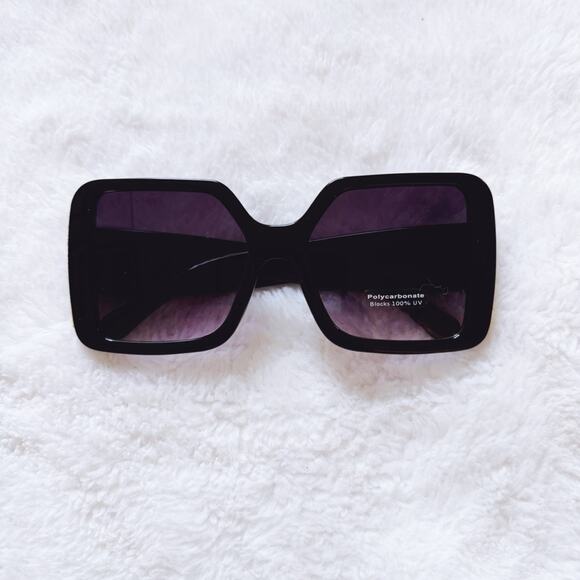 Stylens Accessories - Junia Black Oversized Sunglasses
